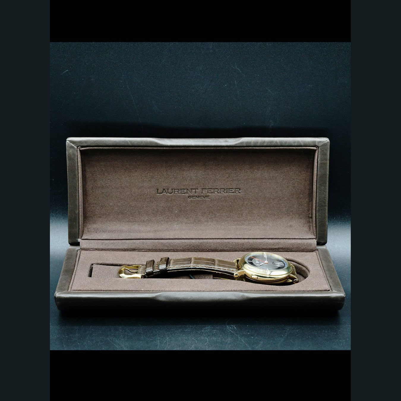 Laurent Ferrier École Annual Calendar Yellow Gold Grey Dial LCF025.J1.A2W