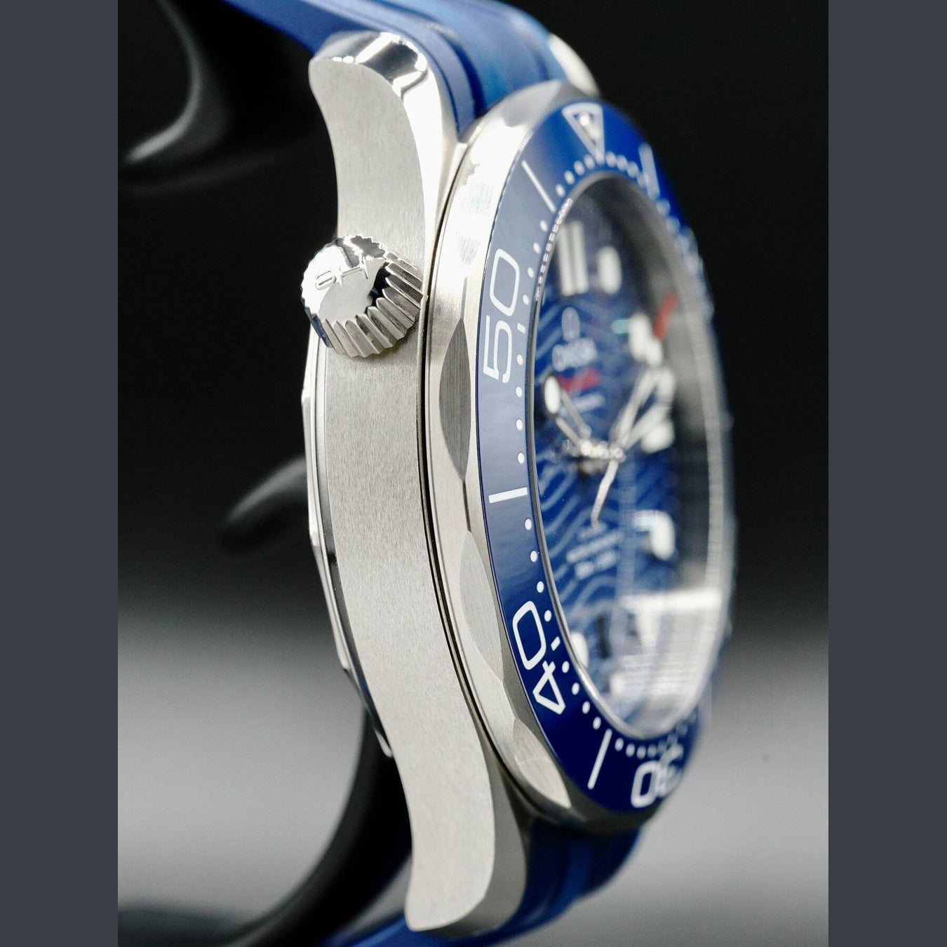 Omega Seamaster Diver 300M Co-Axial Master Chronometer on Rubber Strap 210.32.42.20.03.001