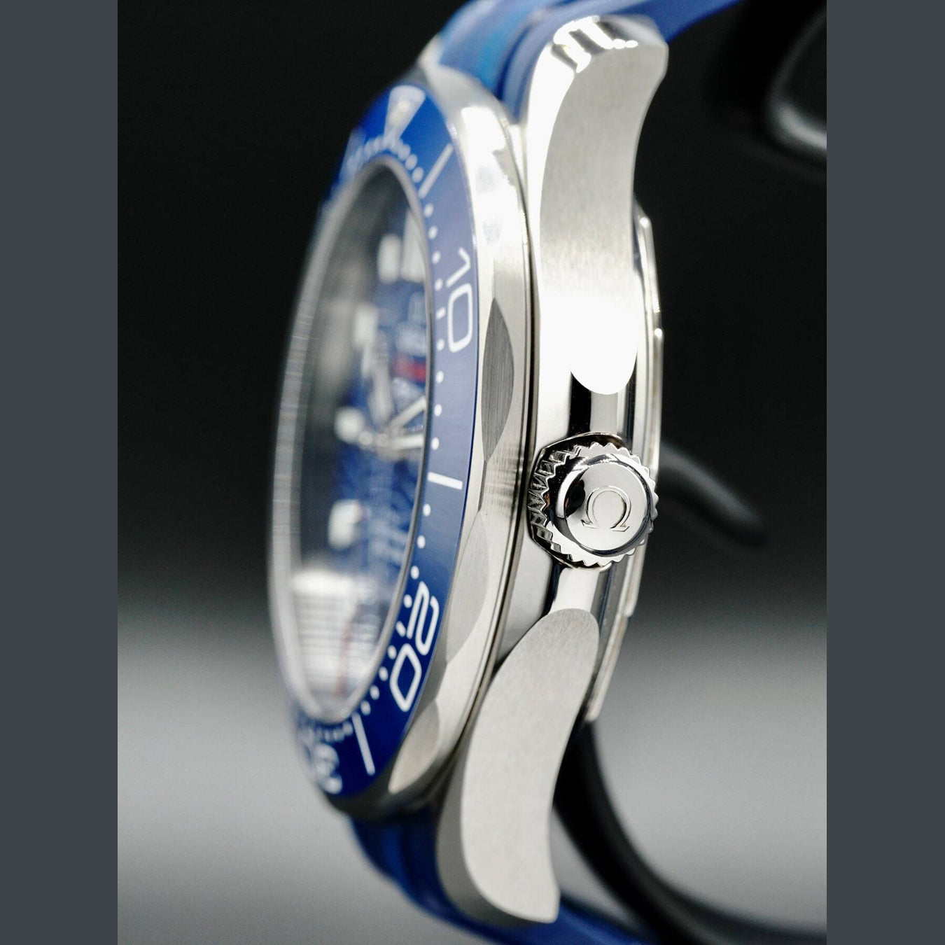Omega Seamaster Diver 300M Co-Axial Master Chronometer on Rubber Strap 210.32.42.20.03.001