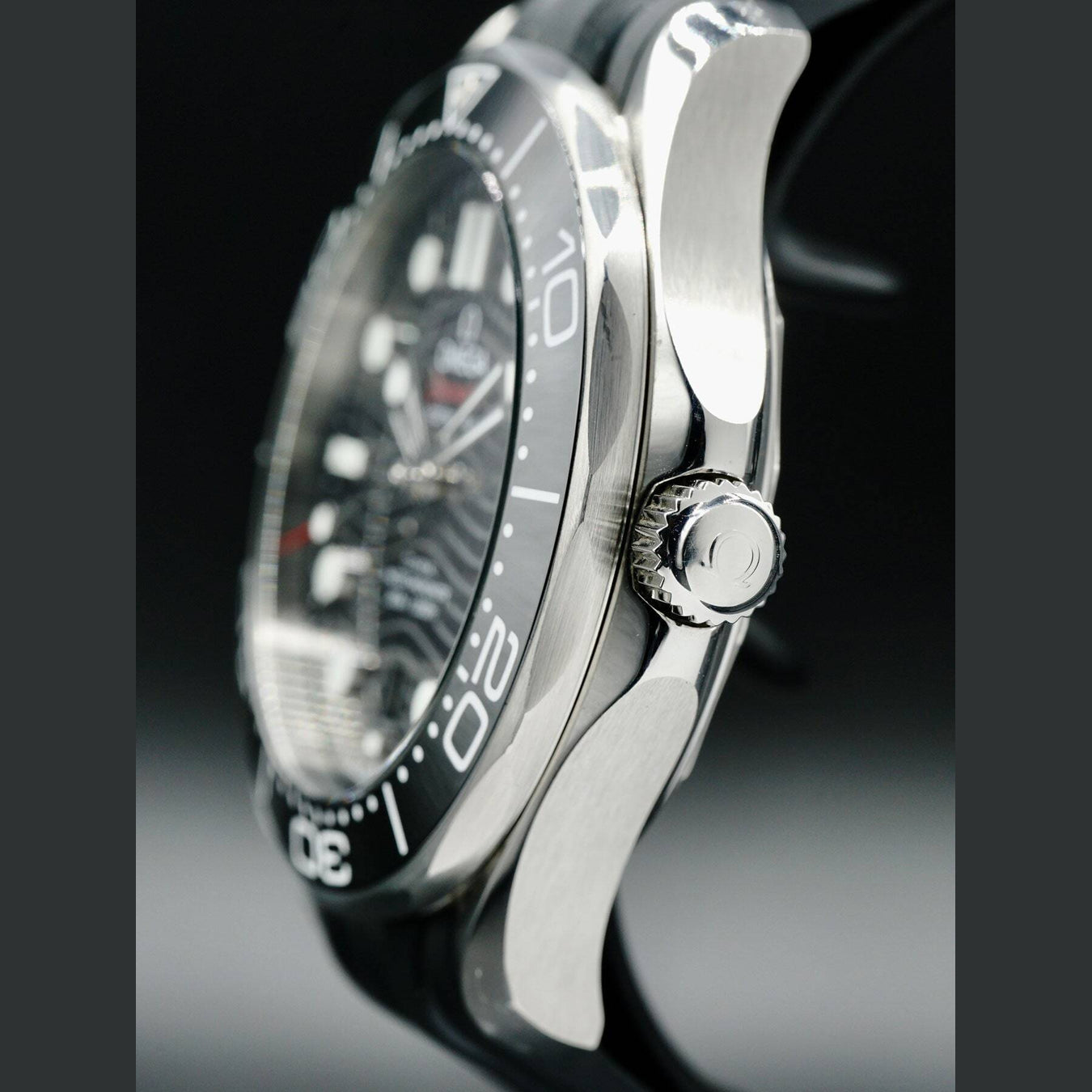 Omega Seamaster Diver 300M Co-Axial Master Chronometer Black Dial on Rubber Strap 210.32.42.20.01.001