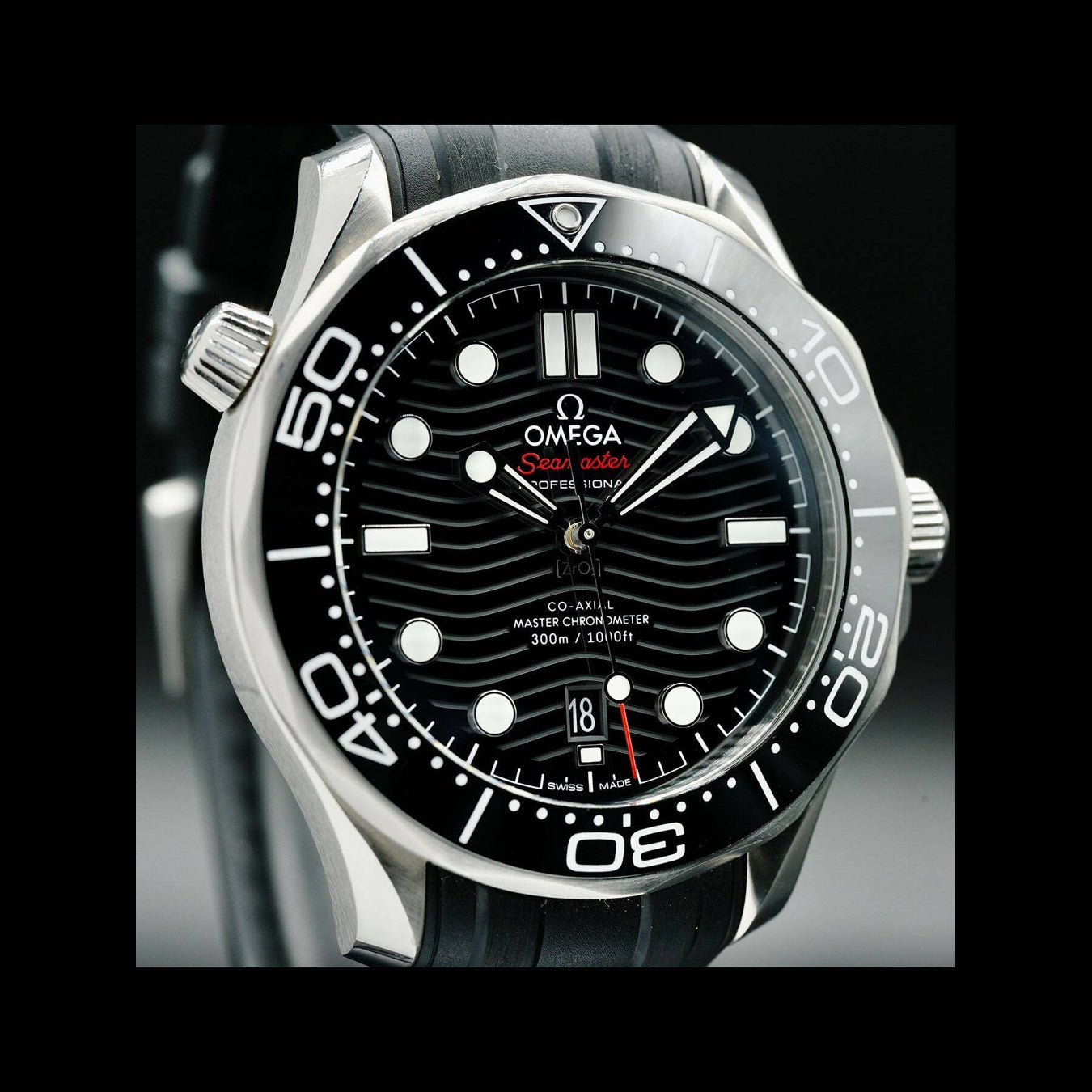 Omega Seamaster Diver 300M Co-Axial Master Chronometer Black Dial on Rubber Strap 210.32.42.20.01.001