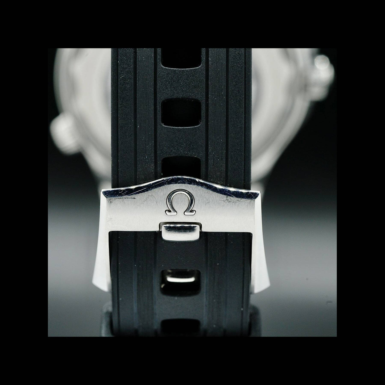 Omega Seamaster Diver 300M Co-Axial Master Chronometer Black Dial on Rubber Strap 210.32.42.20.01.001