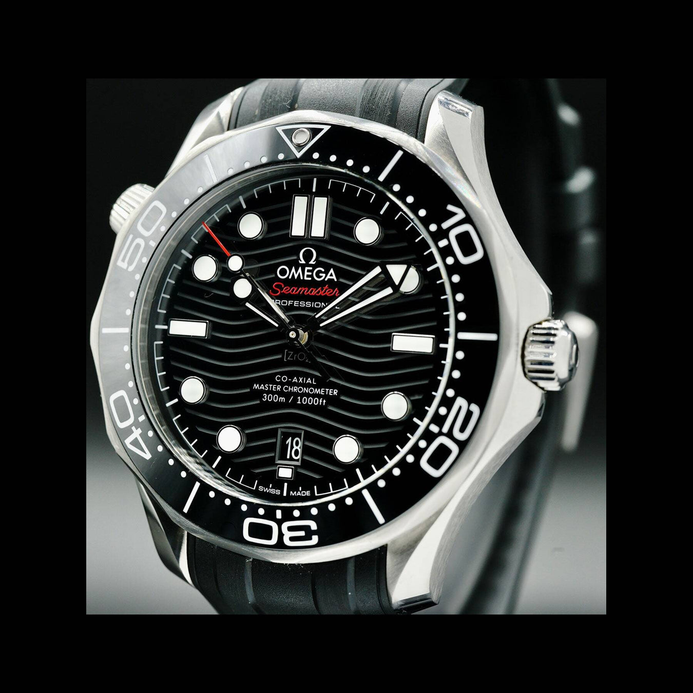 Omega Seamaster Diver 300M Co-Axial Master Chronometer Black Dial on Rubber Strap 210.32.42.20.01.001