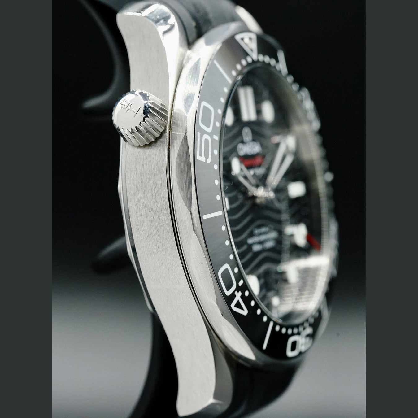 Omega Seamaster Diver 300M Co-Axial Master Chronometer Black Dial on Rubber Strap 210.32.42.20.01.001