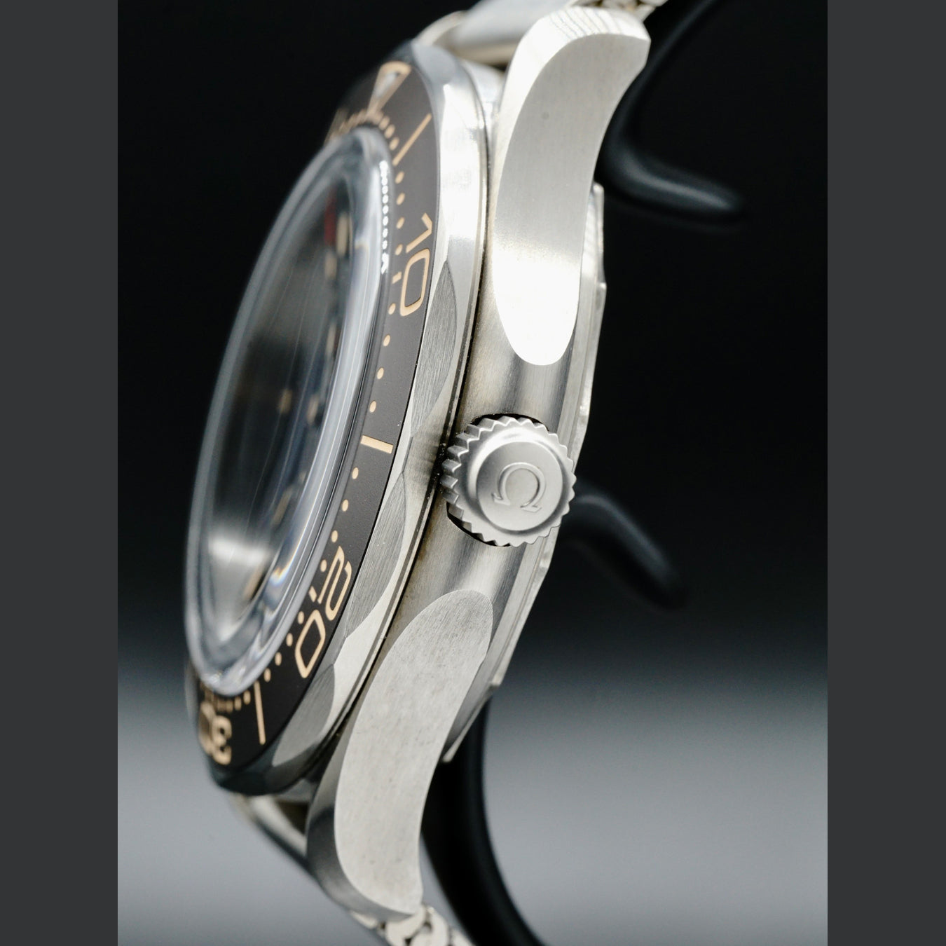 Omega Seamaster Diver 300 007 Edition 210.90.42.20.01.001