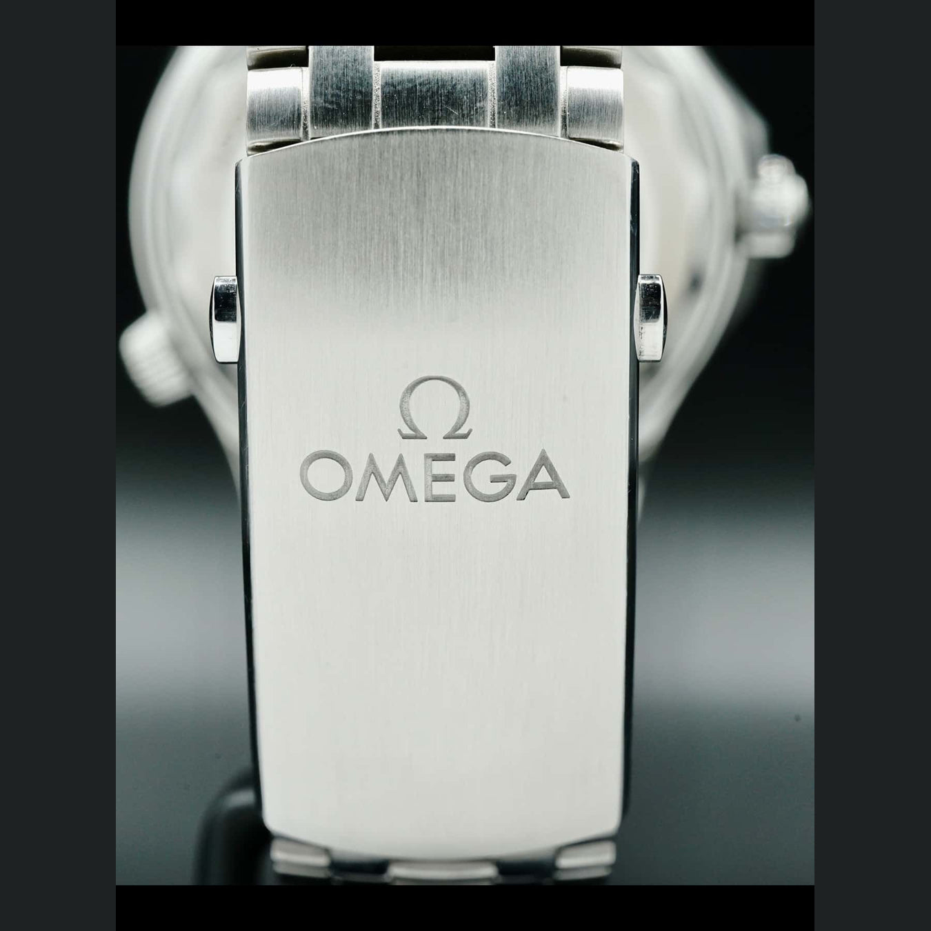 Omega Seamaster Diver 300M Co-Axial Master Chronometer on Bracelet 210.30.42.20.03.001