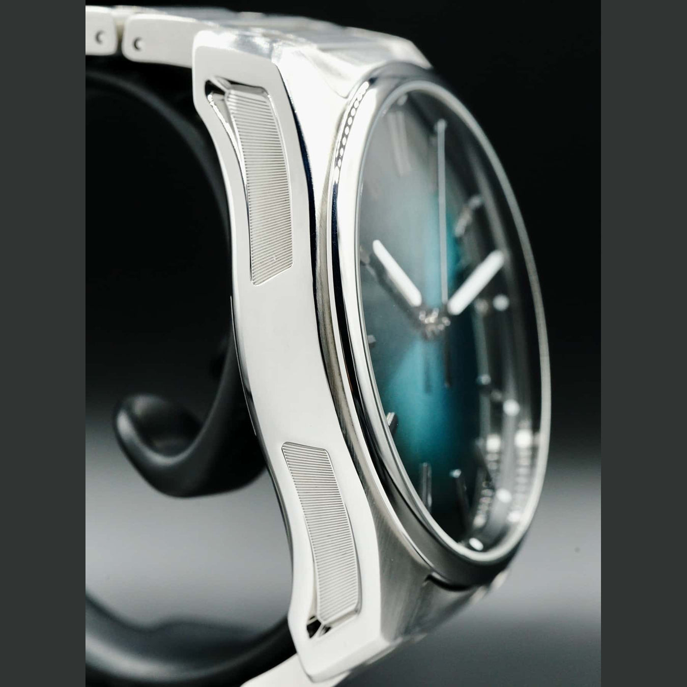 H. Moser & Cie. Pioneer Centre Seconds Mega Cool 3200-1214