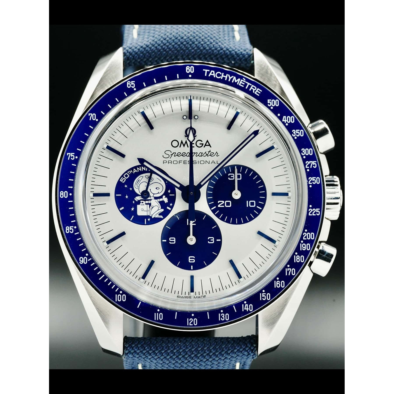 Omega Speedmaster Silver Snoopy Award 310.32.42.50.02.001