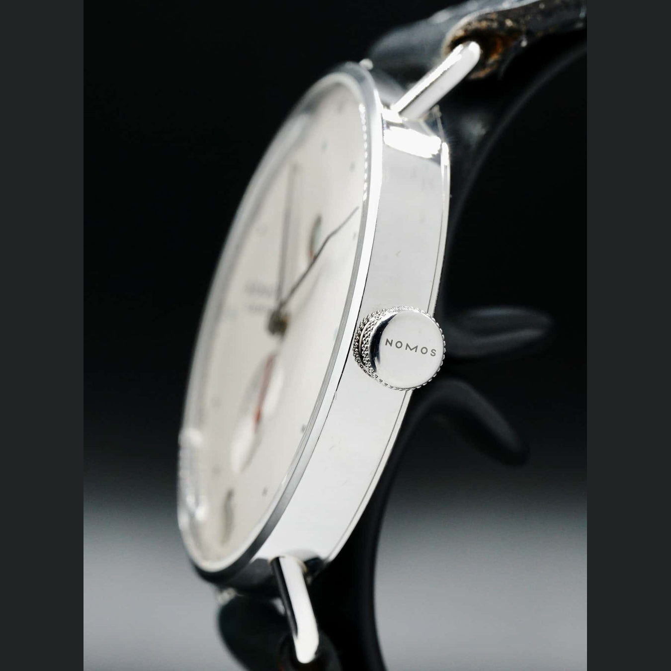 NOMOS Glashütte Metro Datum Gangreserve