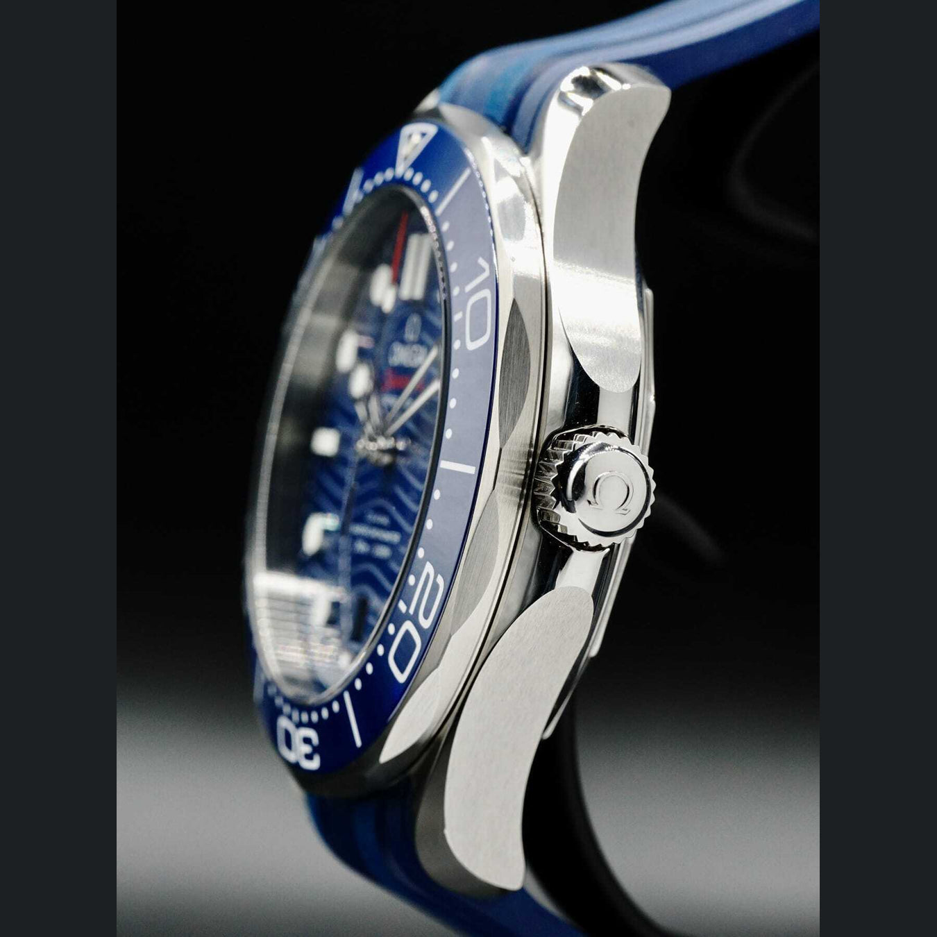 Omega Seamaster Diver 300M Co-Axial Master Chronometer on Rubber Strap 210.32.42.20.03.001