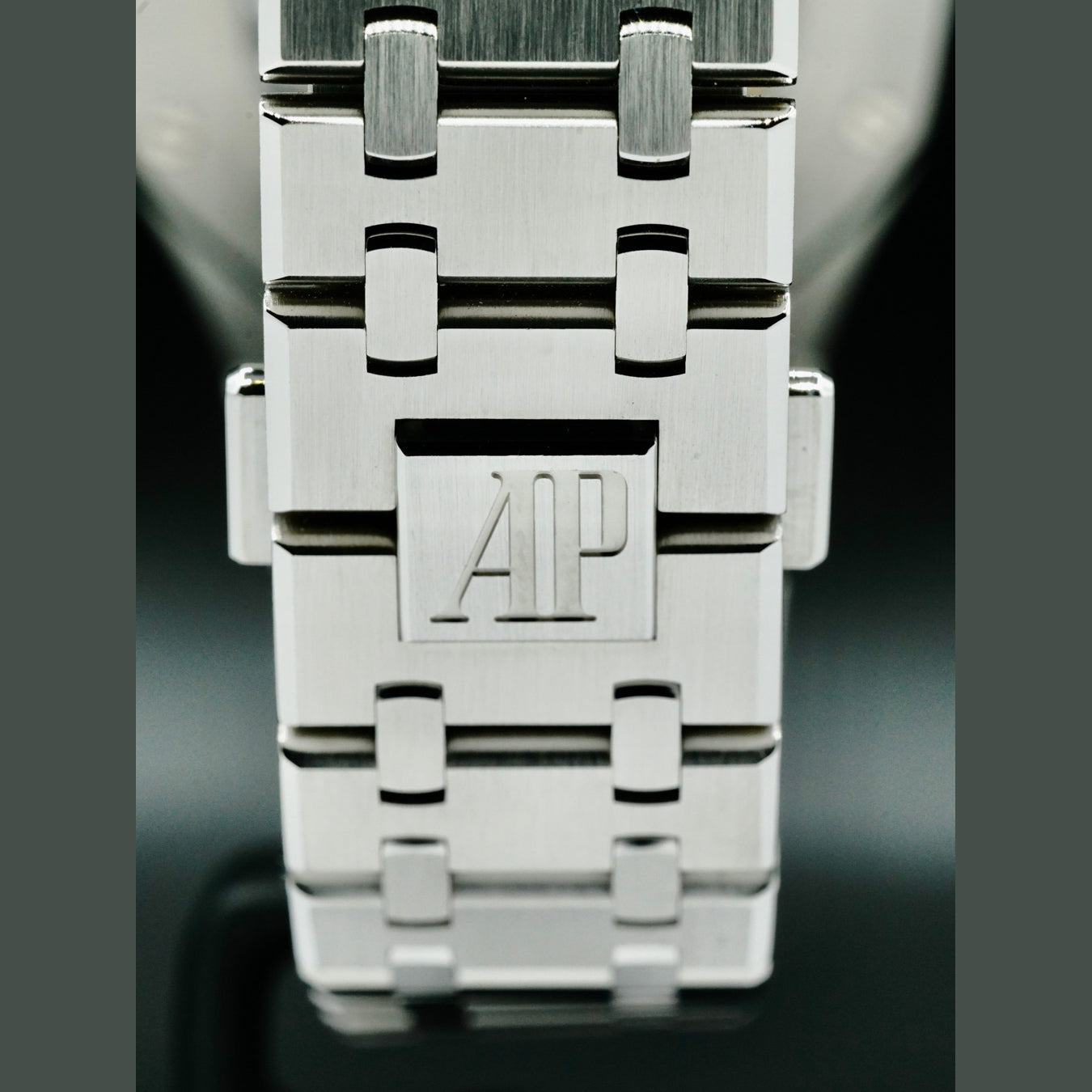 Audemars Piguet Royal Oak 15400ST.OO.1220ST.02