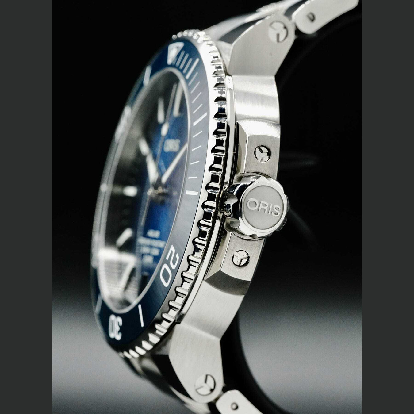 Oris Aquis Date Calibre 400 Diver on Bracelet 01 400 7763 4135