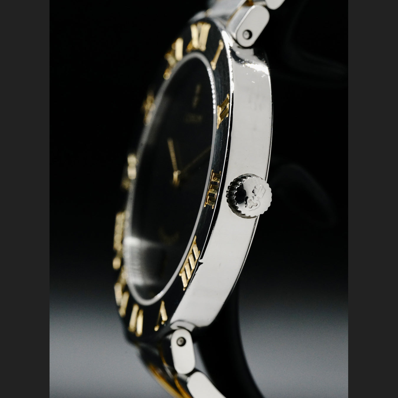 Corum Romvlvs 43.703.21 V400