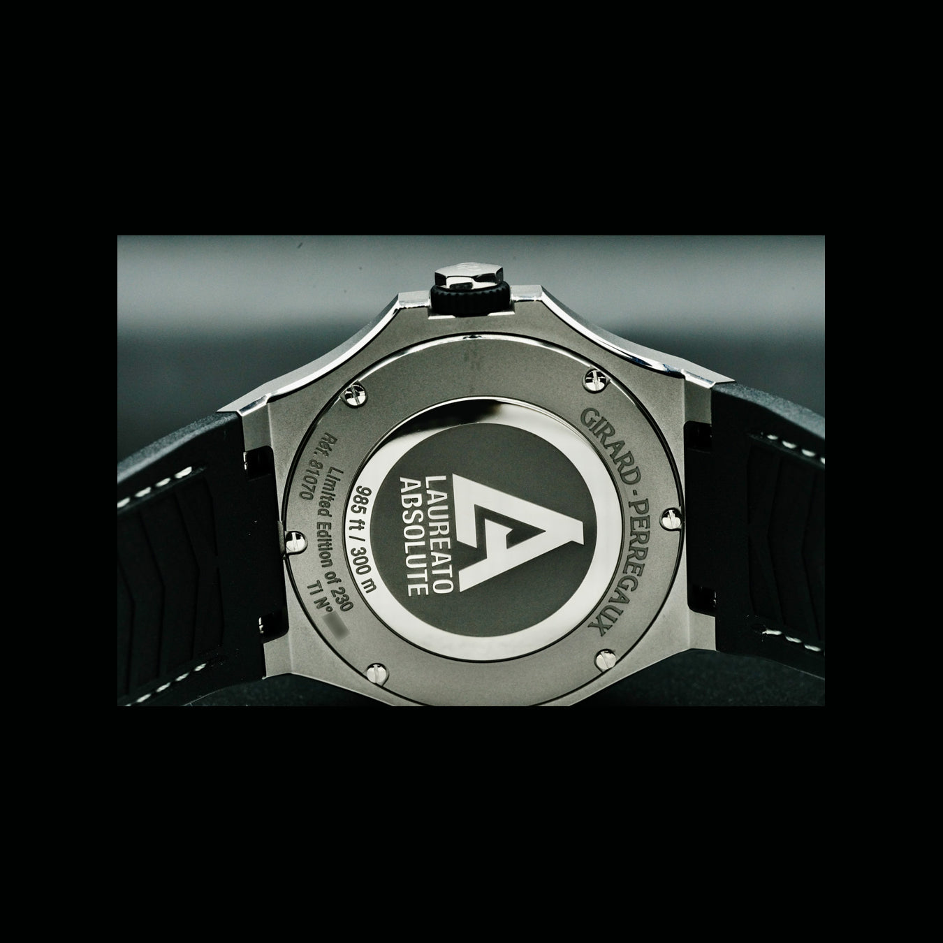 Girard Perragaux Laureato Titanium 81070-21-001-FB6A