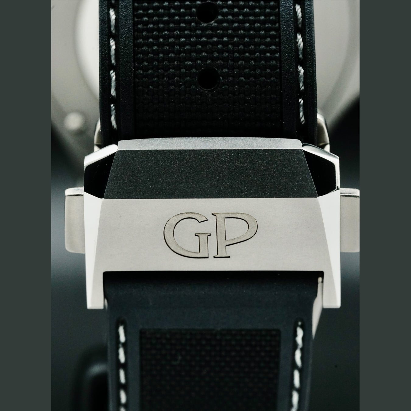 Girard Perragaux Laureato Titanium 81070-21-001-FB6A