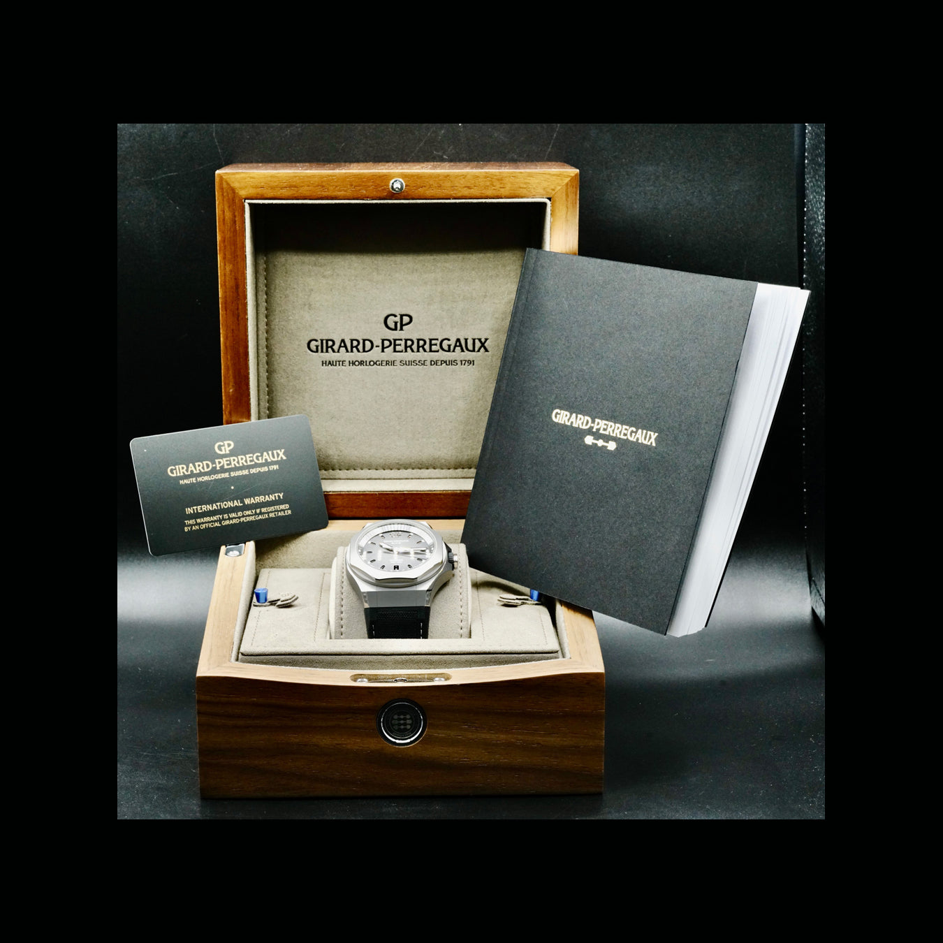Girard Perragaux Laureato Titanium 81070-21-001-FB6A