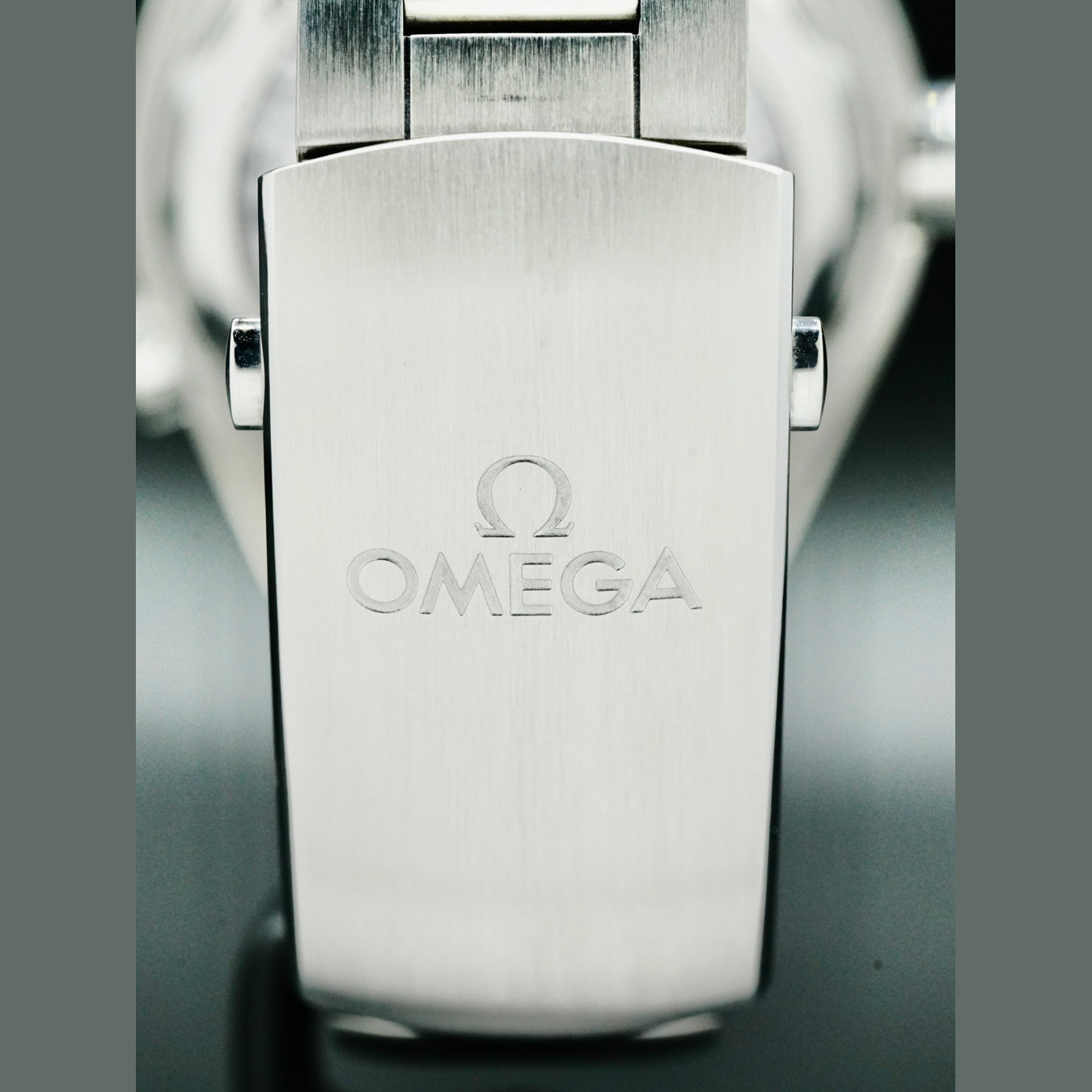 Planet Ocean 600M Omega Co‑Axial Master Chronometer 43.5 mm 215.33.44.21.03.001