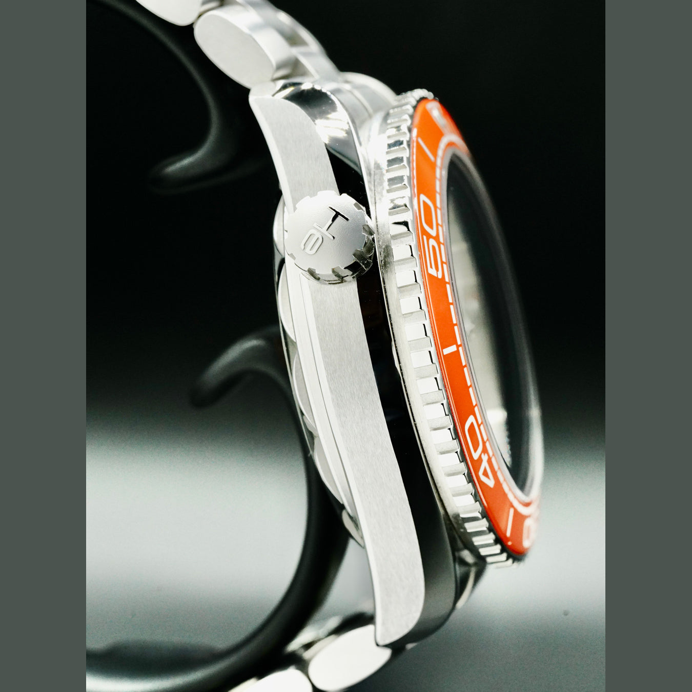 Omega Seamaster Planet Ocean 600M Master Chronometer Orange 215.30.44.21.04.001