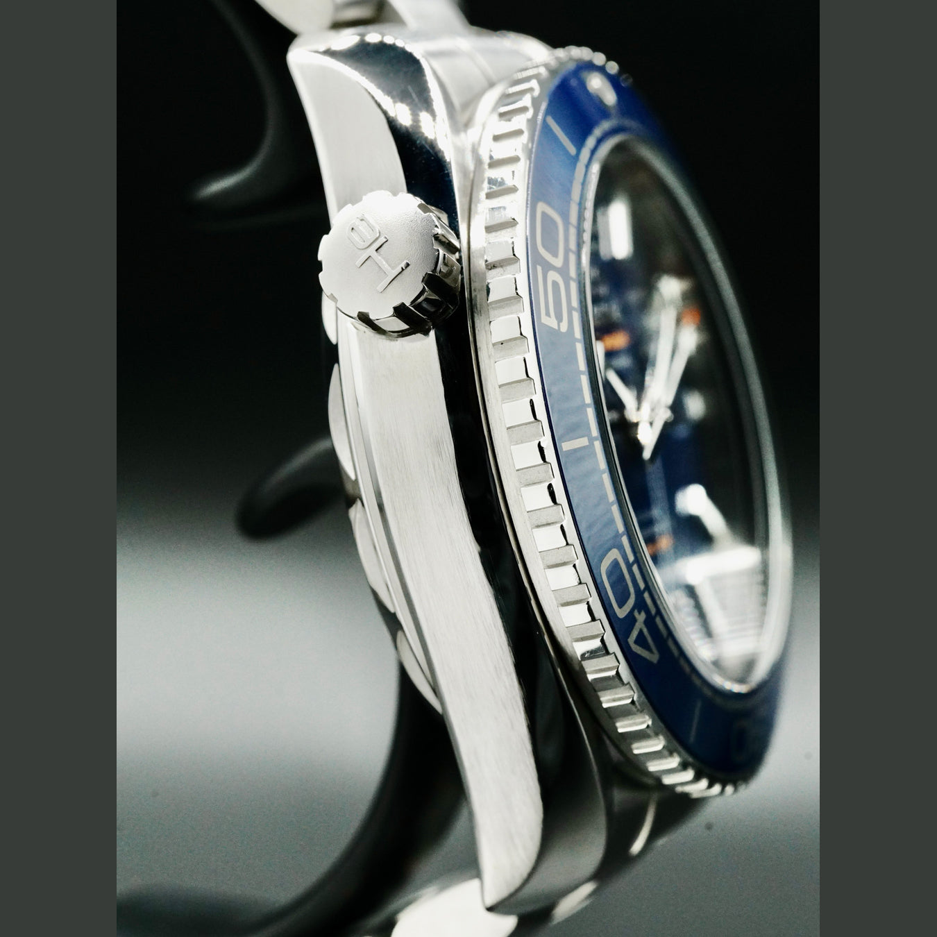 Planet Ocean 600M Omega Co‑Axial Master Chronometer 43.5 mm 215.33.44.21.03.001
