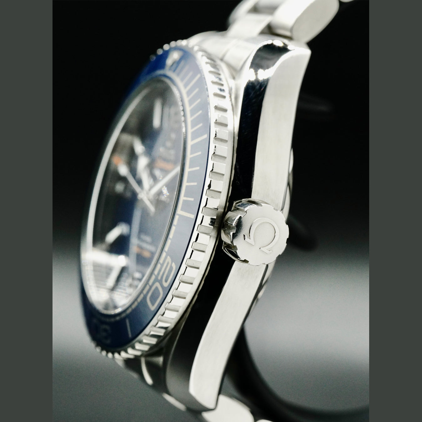 Planet Ocean 600M Omega Co‑Axial Master Chronometer 43.5 mm 215.33.44.21.03.001