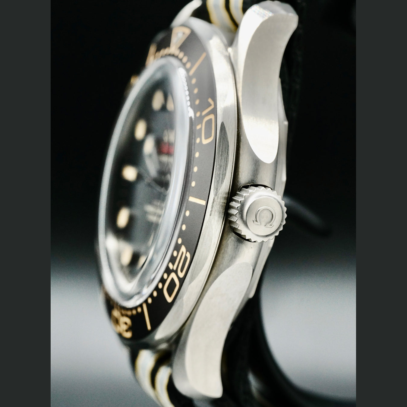 Omega Seamaster Diver 300 007 Edition 210.90.42.20.01.001