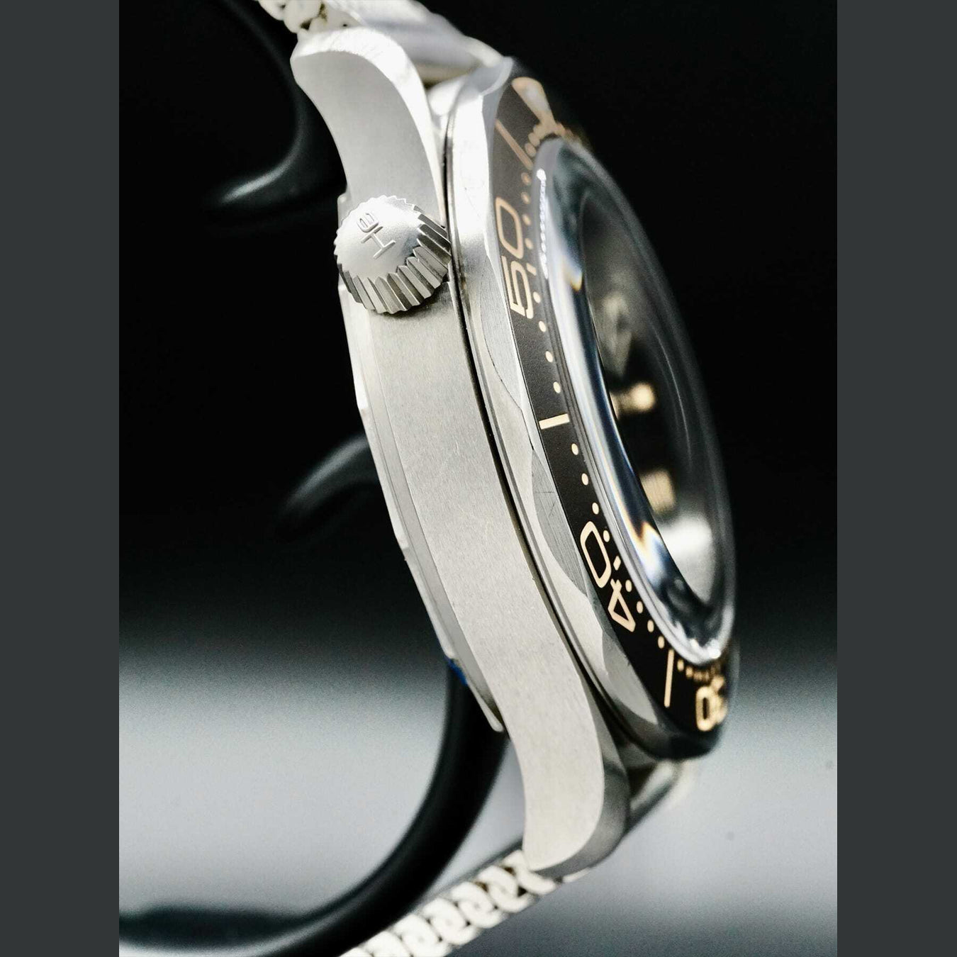 Omega Seamaster Diver 300 007 Edition 210.92.42.20.01.001