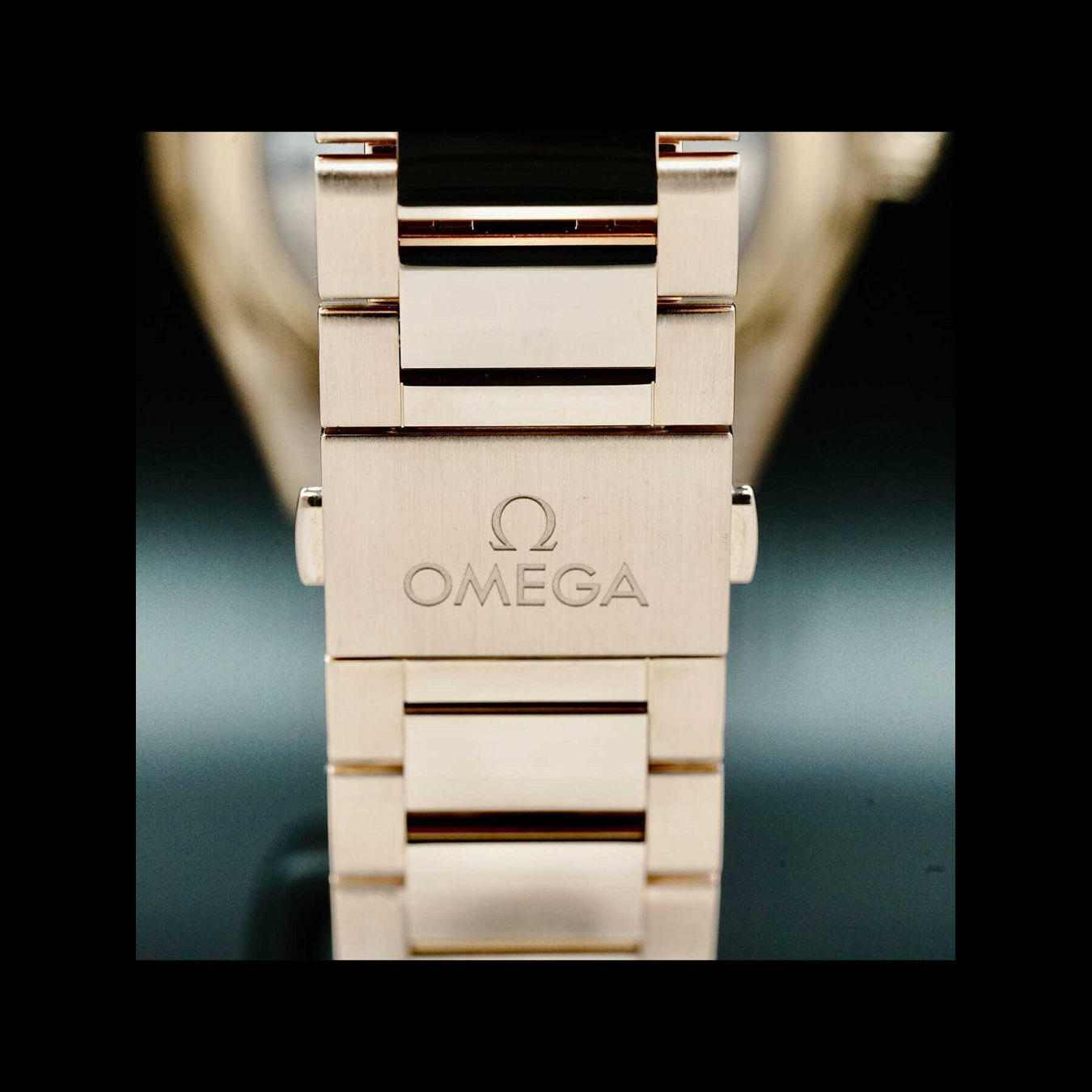 Omega Seamaster Aquaterra 150m Master Chronometer GMT Worldtimer 43mm Gold 220.50.43.22.02.001