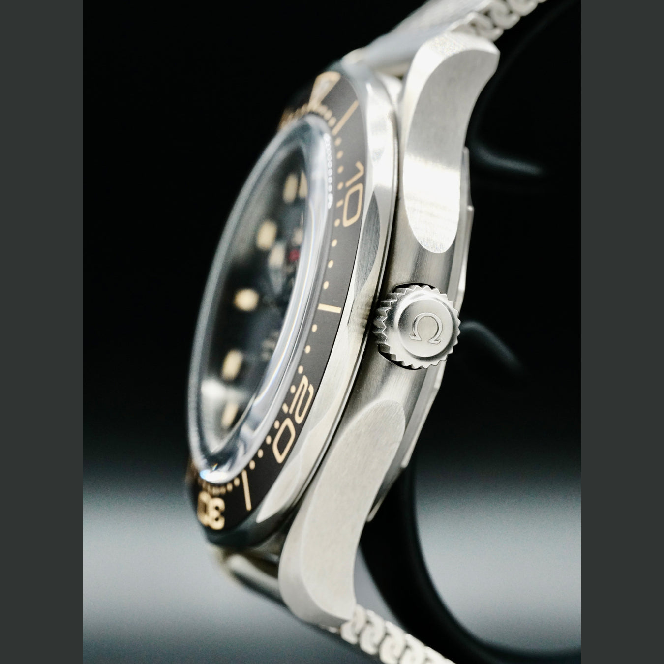Omega Seamaster Diver 300 007 Edition 210.90.42.20.01.001