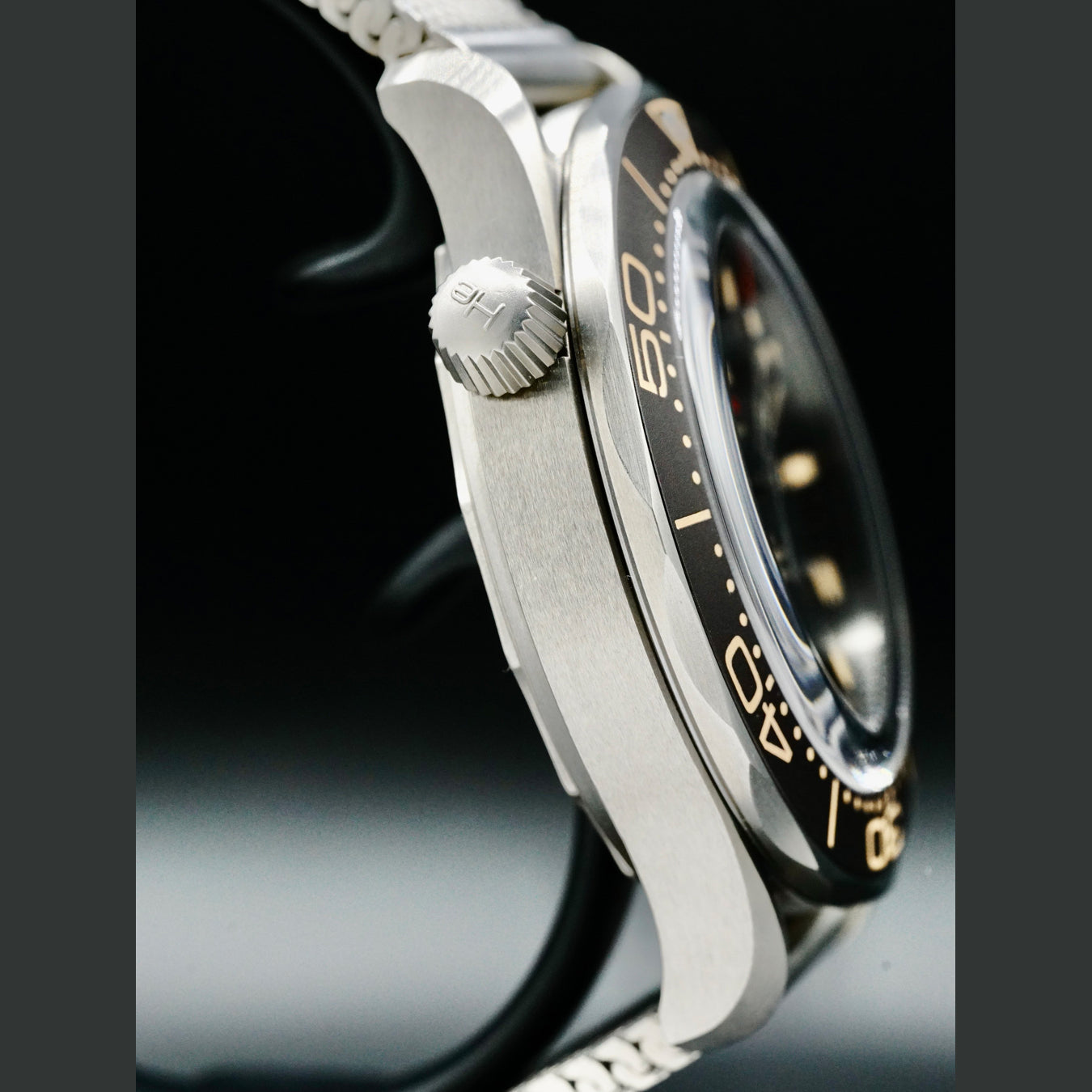 Omega Seamaster Diver 300 007 Edition 210.90.42.20.01.001