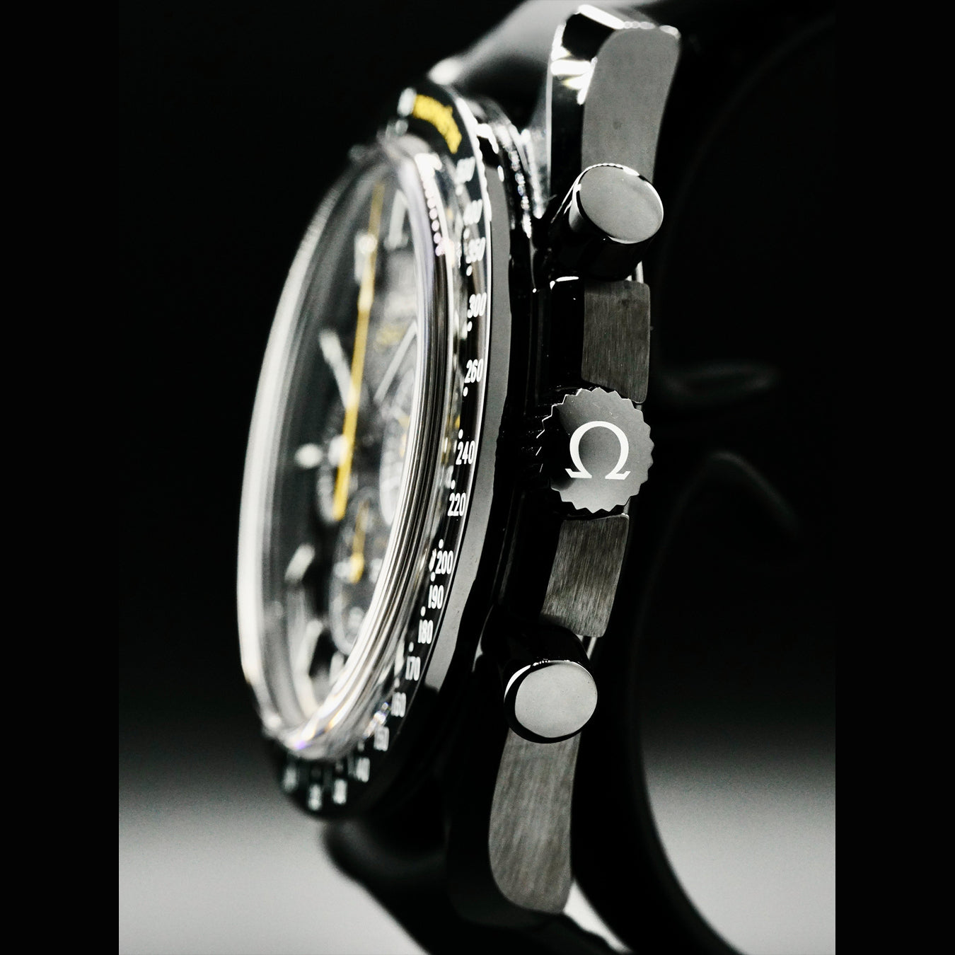 Omega 311.92.44.30.01.001 Speedmaster Moonwatch Dark Side of the Moon Apollo 8