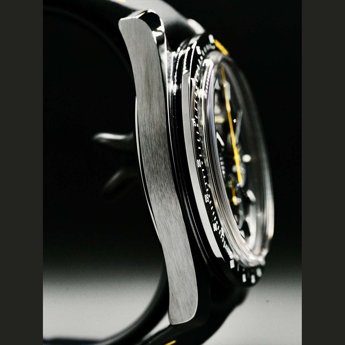 Omega 311.92.44.30.01.001 Speedmaster Moonwatch Dark Side of the Moon Apollo 8