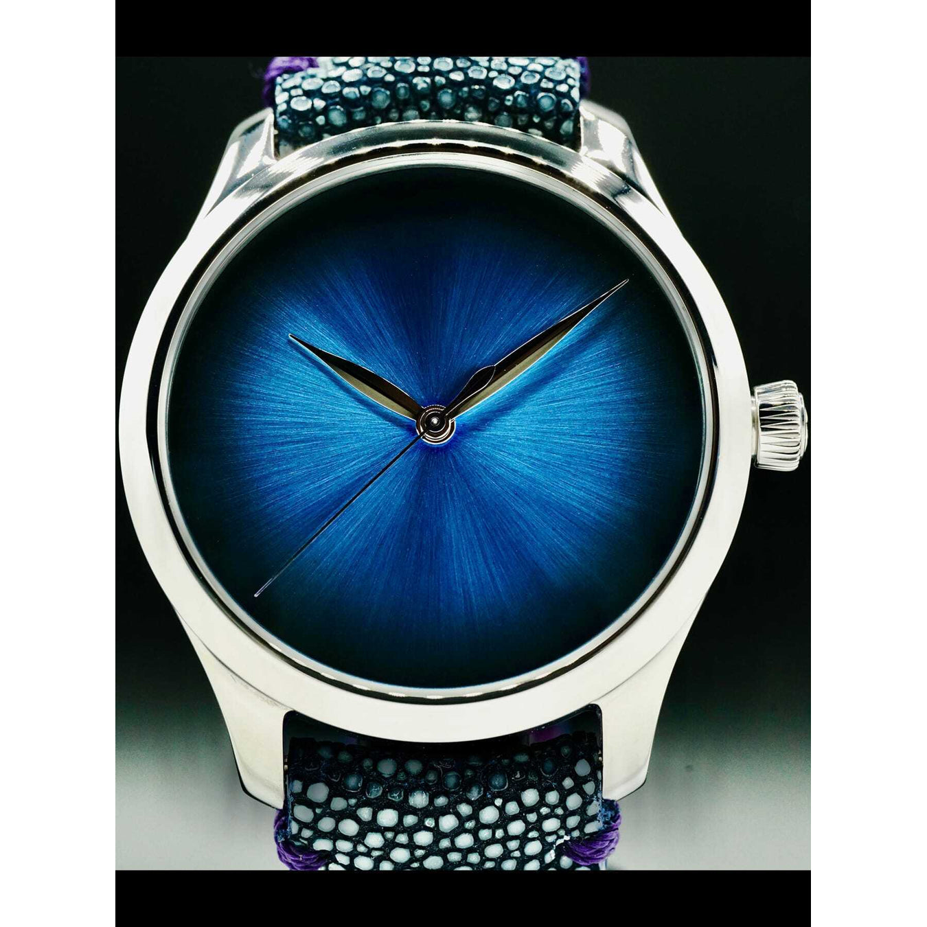 H. Moser and Cie. Endeavour Centre Seconds Automatic  15058 purple second hand