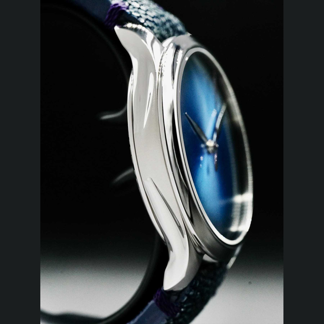 H. Moser and Cie. Endeavour Centre Seconds Automatic  15058 purple second hand