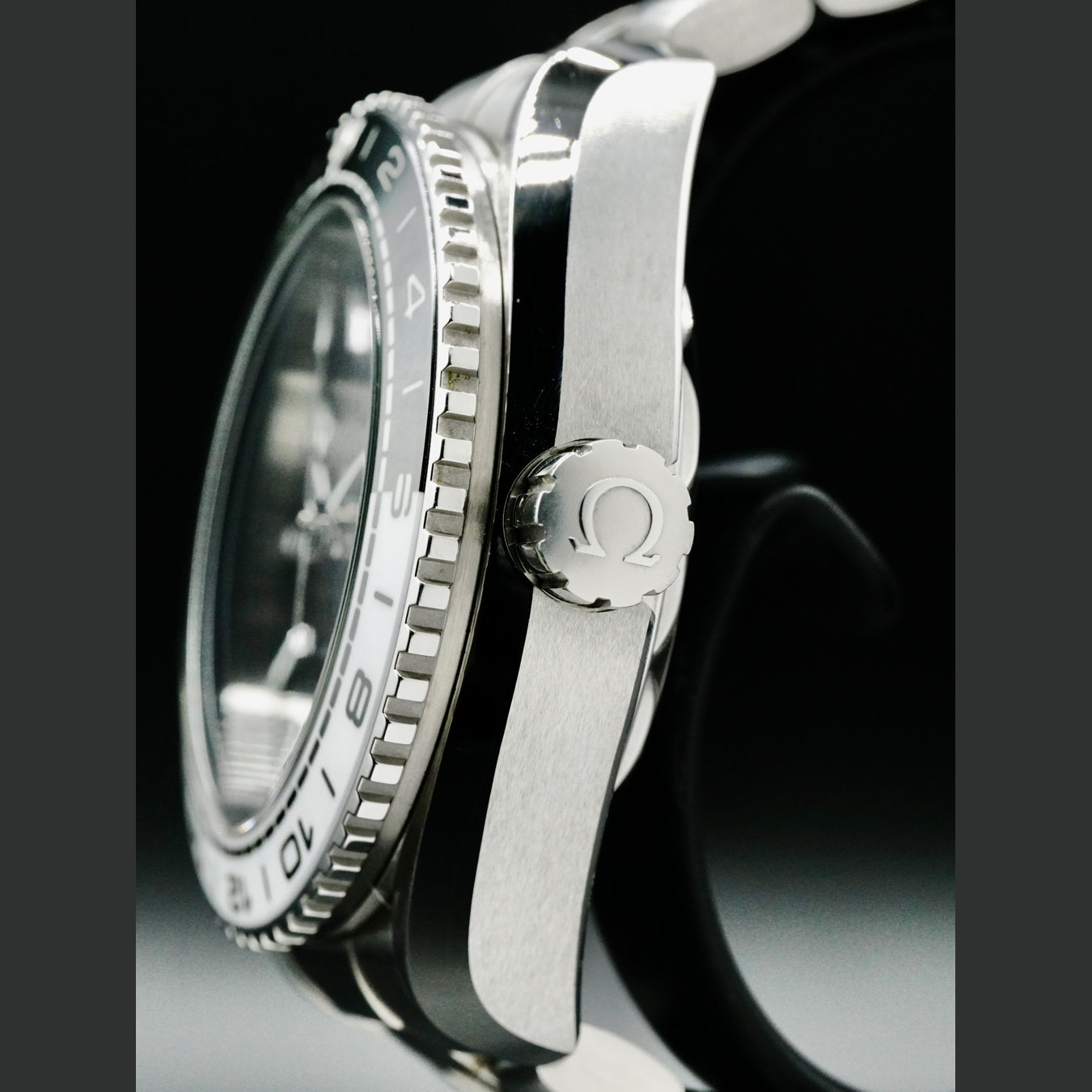 Omega 215.30.44.22.01.001 Planet Ocean 600M Co-Axial Master Chronometer GMT 43.5mm on Bracelet