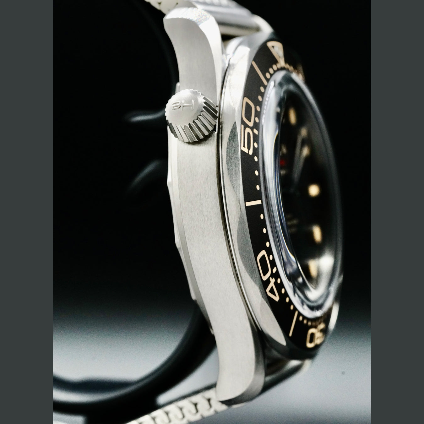 Omega Seamaster Diver 300 007 Edition 210.90.42.20.01.001