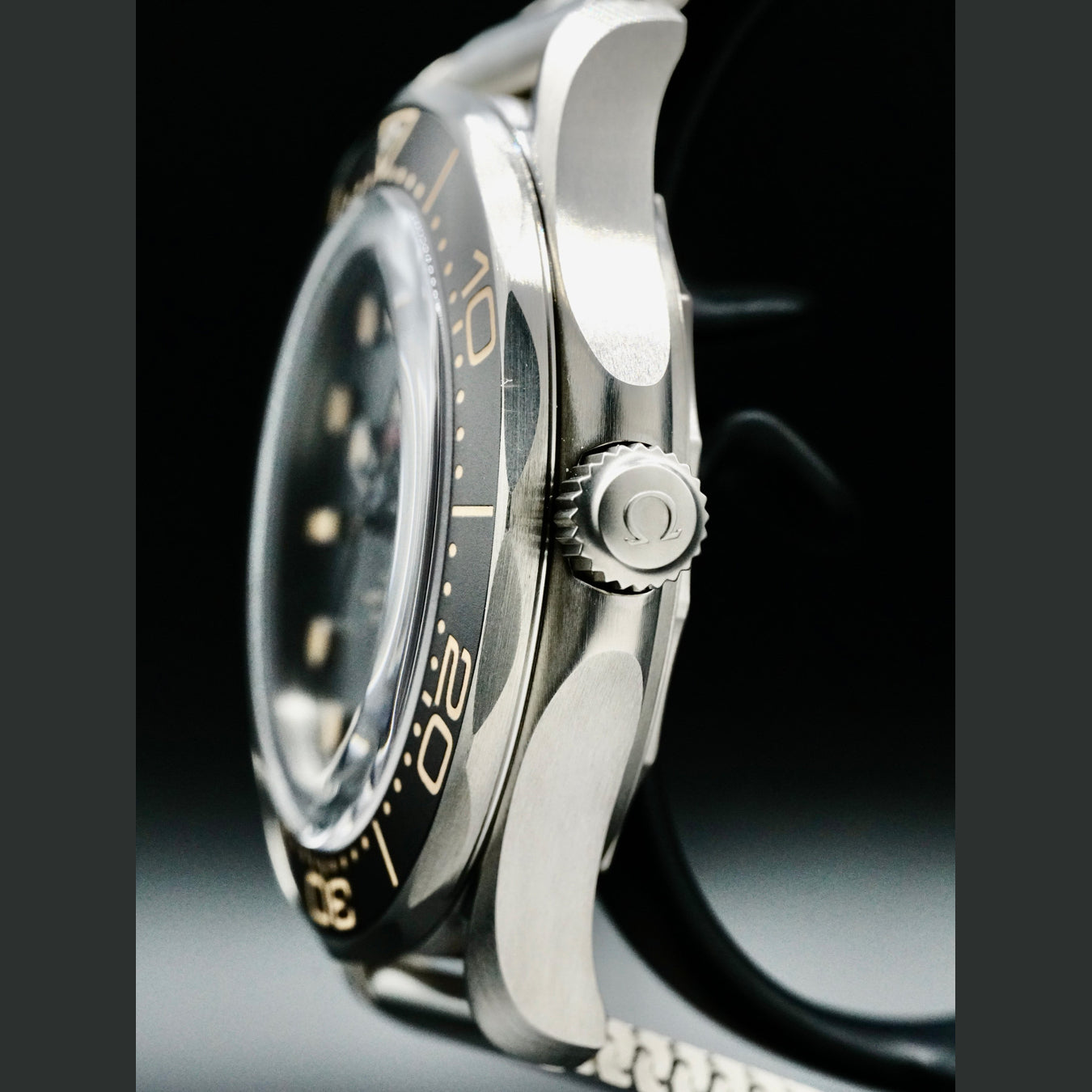 Omega Seamaster Diver 300 007 Edition 210.90.42.20.01.001