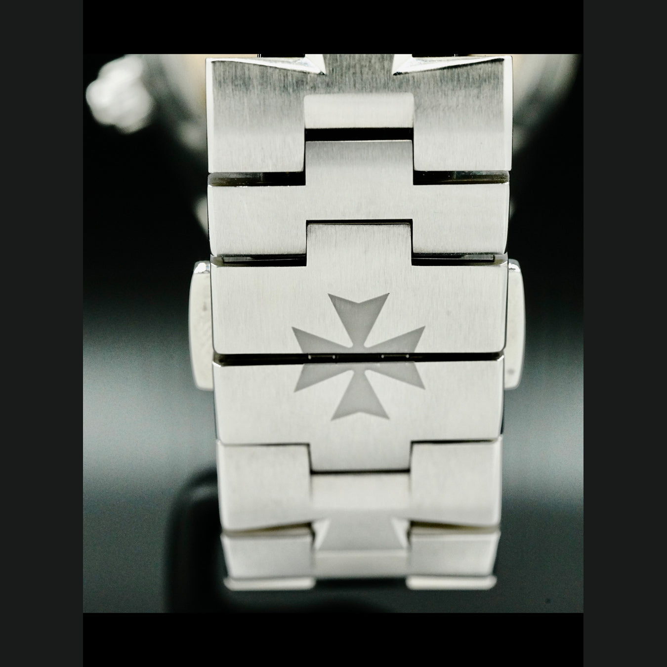 Vacheron Constantin 7900V/110A-B333 Overseas Dual Time Stainless Steel