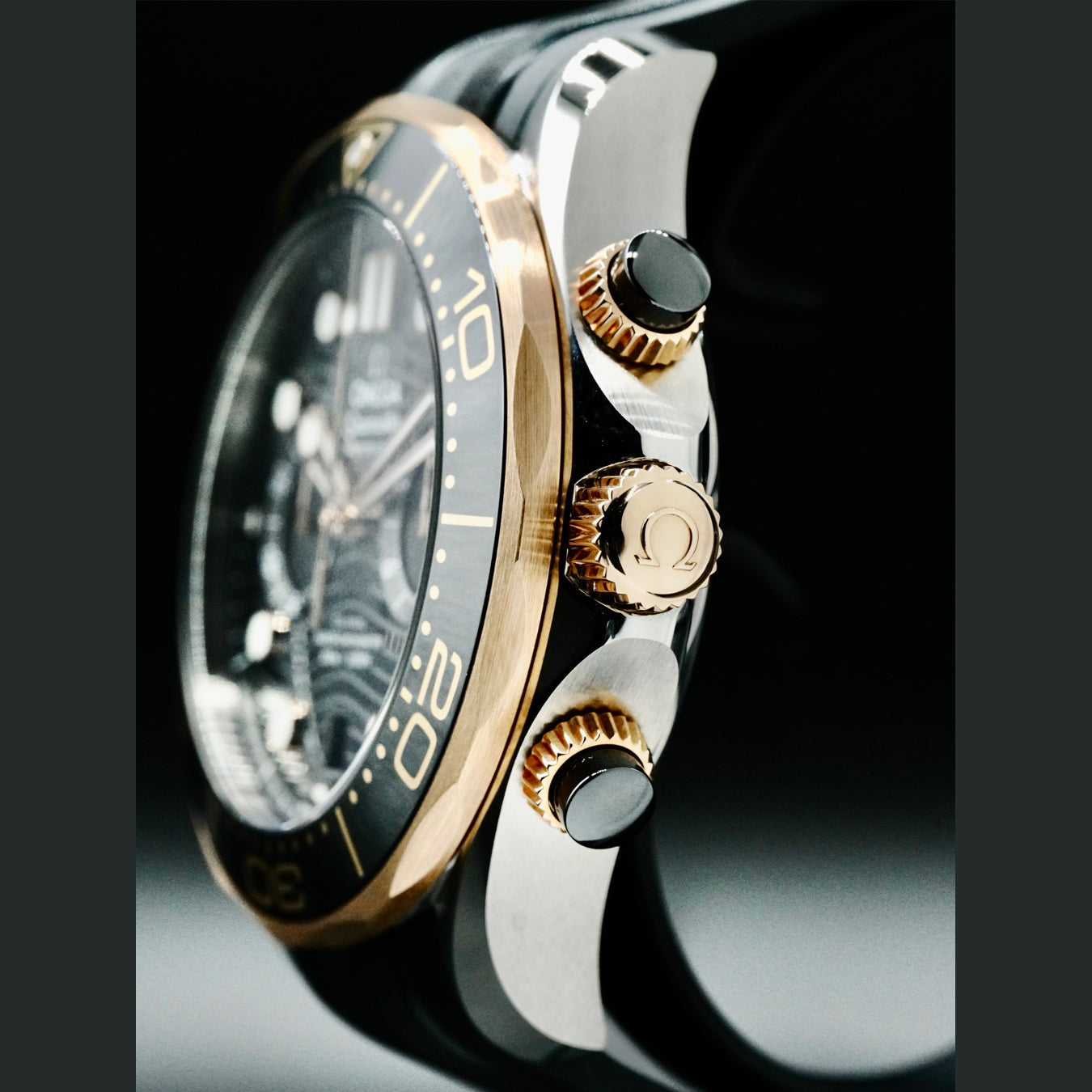 Omega 210.22.44.51.01.001 Seamaster Diver 300m Master Chronometer Chronometer Steel and Gold
