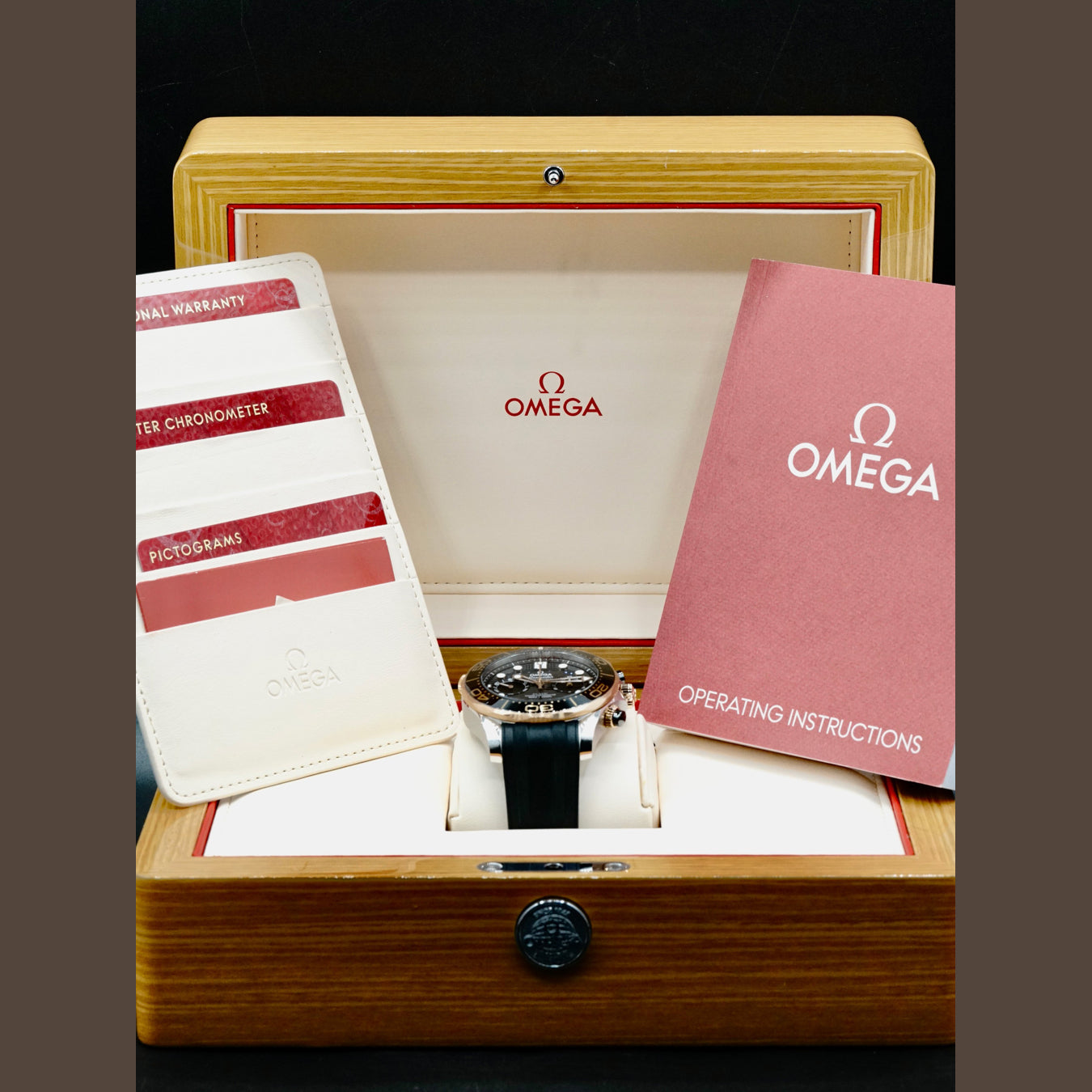 Omega 210.22.44.51.01.001 Seamaster Diver 300m Master Chronometer Chronometer Steel and Gold