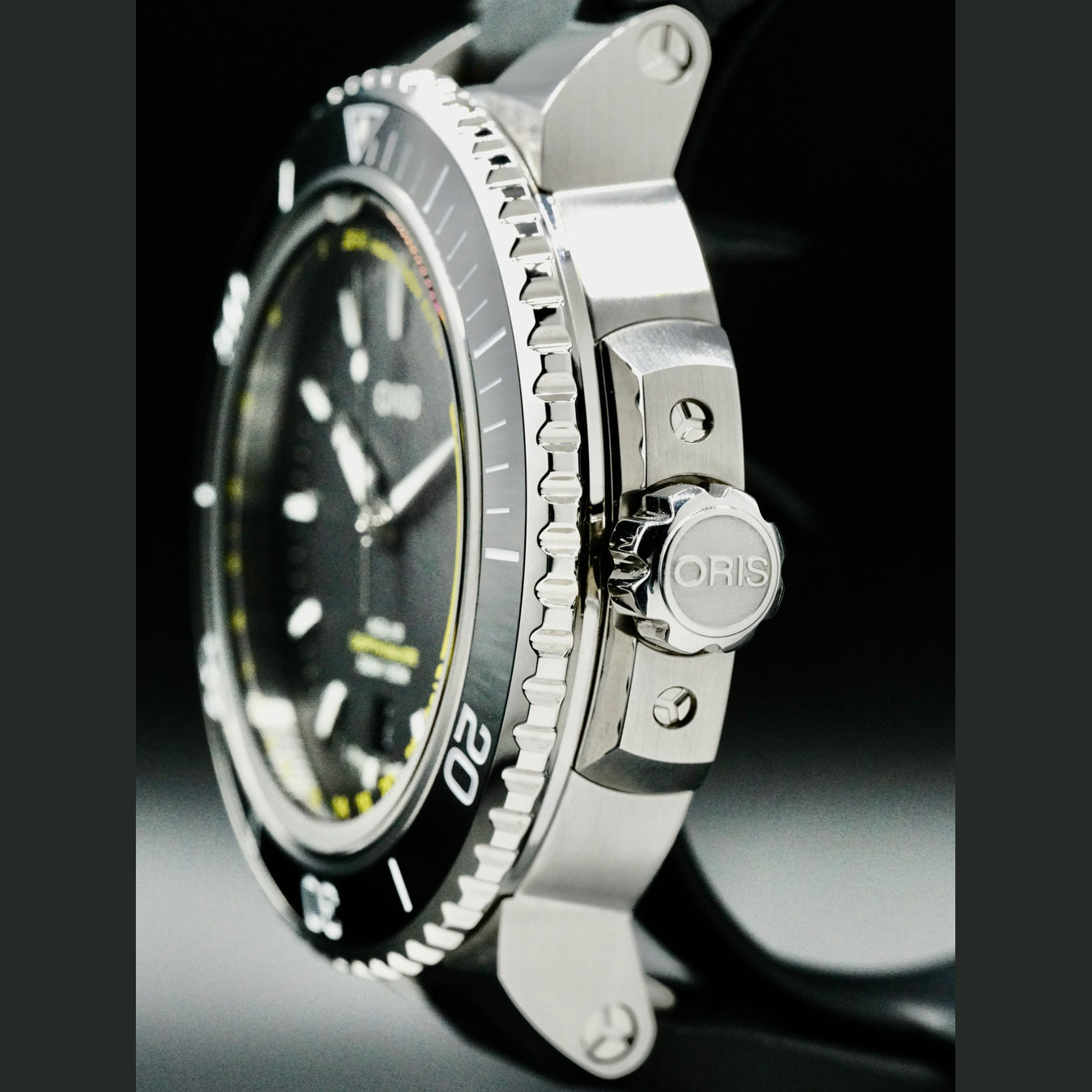 Oris 01 733 7755 4154-Set RS  Aquis Depth Gauge on Rubber Strap