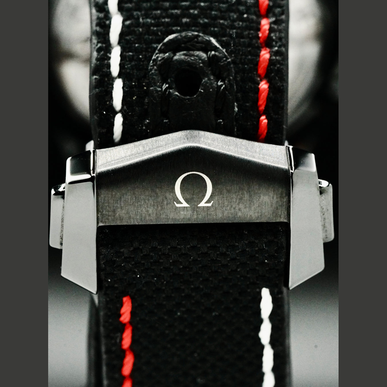 Omega Speedmaster Dark Side of the Moon 311.92.44.51.01.007