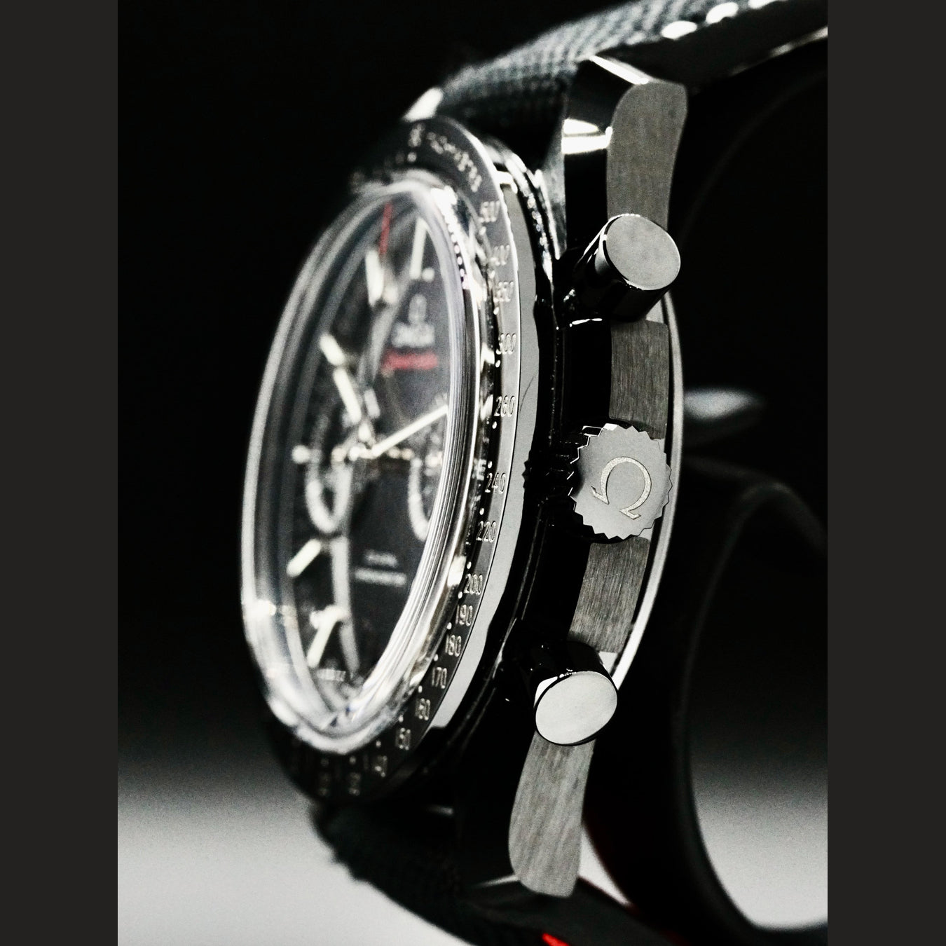 Omega Speedmaster Dark Side of the Moon 311.92.44.51.01.007