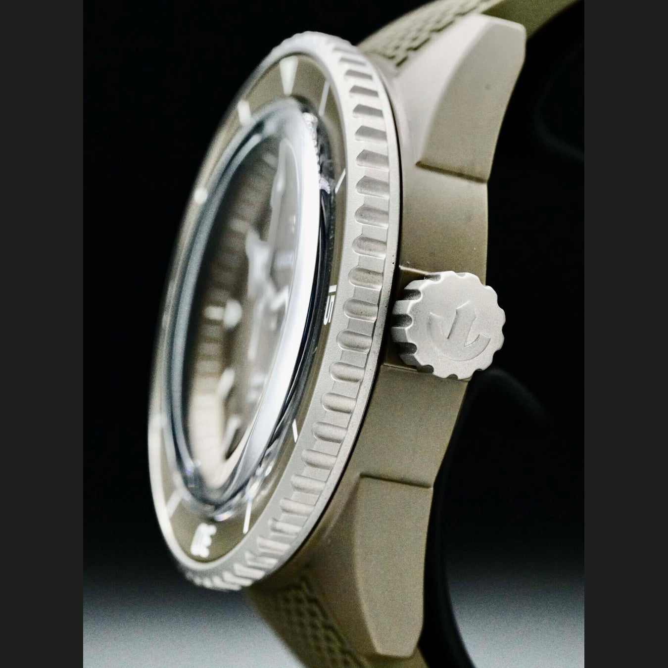 Rado Captain Cook R32130318 High-Tech Ceramic Diver