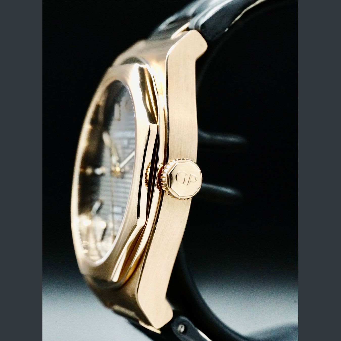 Girard Perregaux 81005-52-232-BB6A Laureato