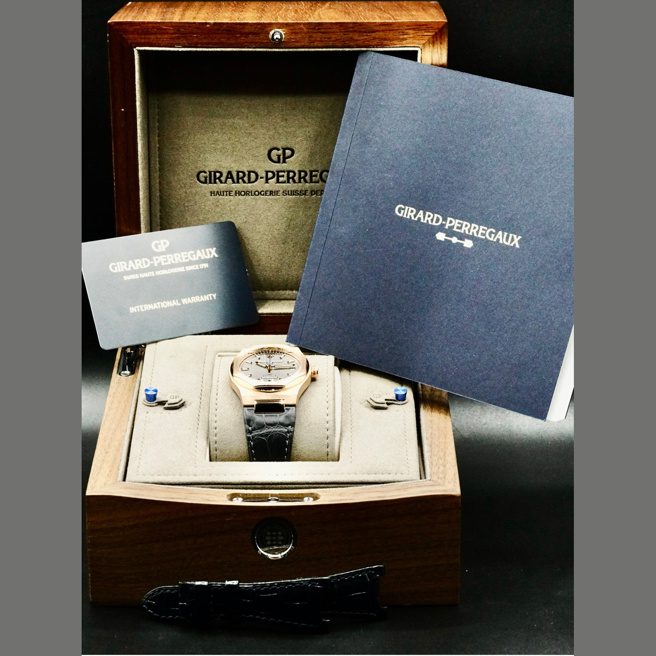 Girard Perregaux 81005-52-232-BB6A Laureato