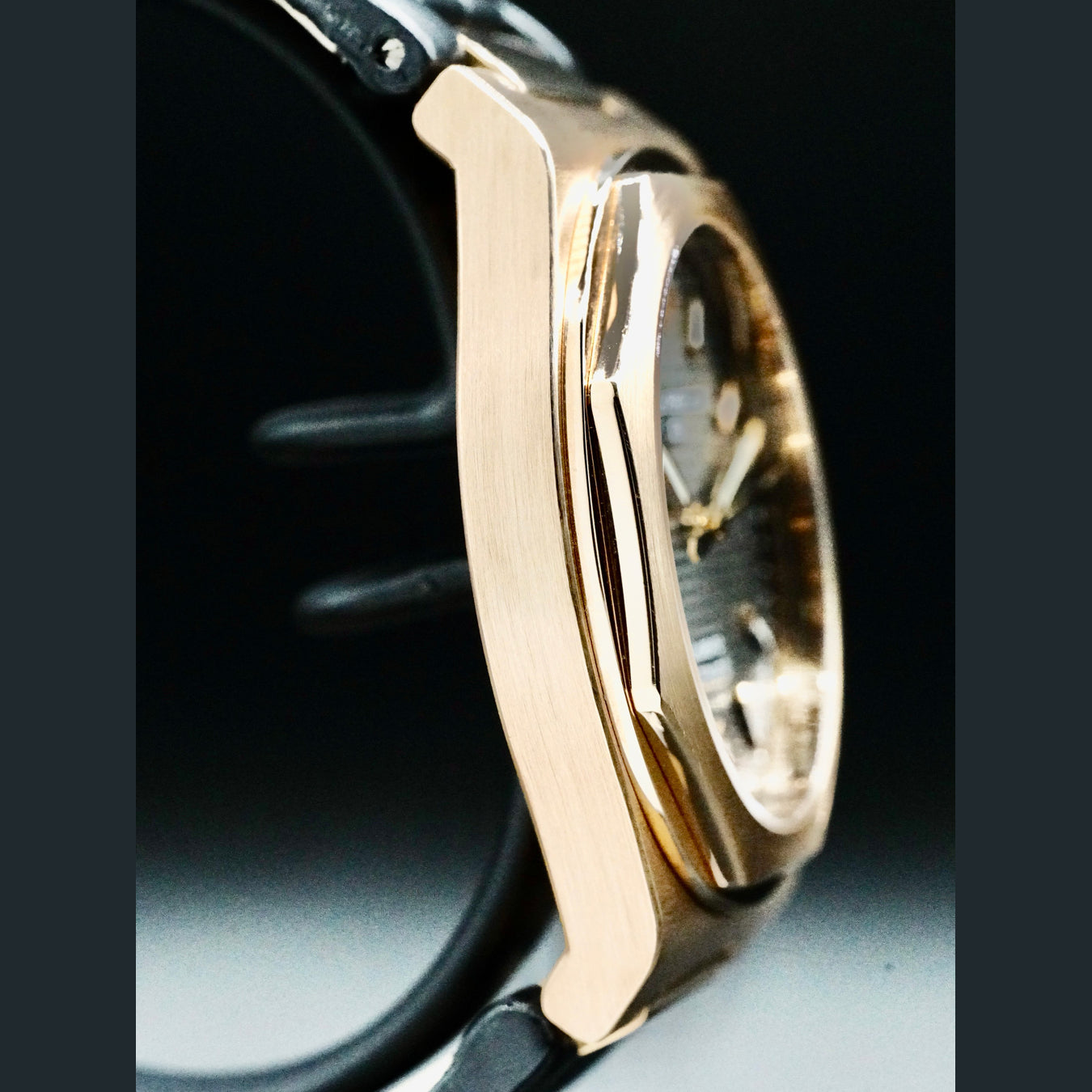 Girard Perregaux 81005-52-232-BB6A Laureato