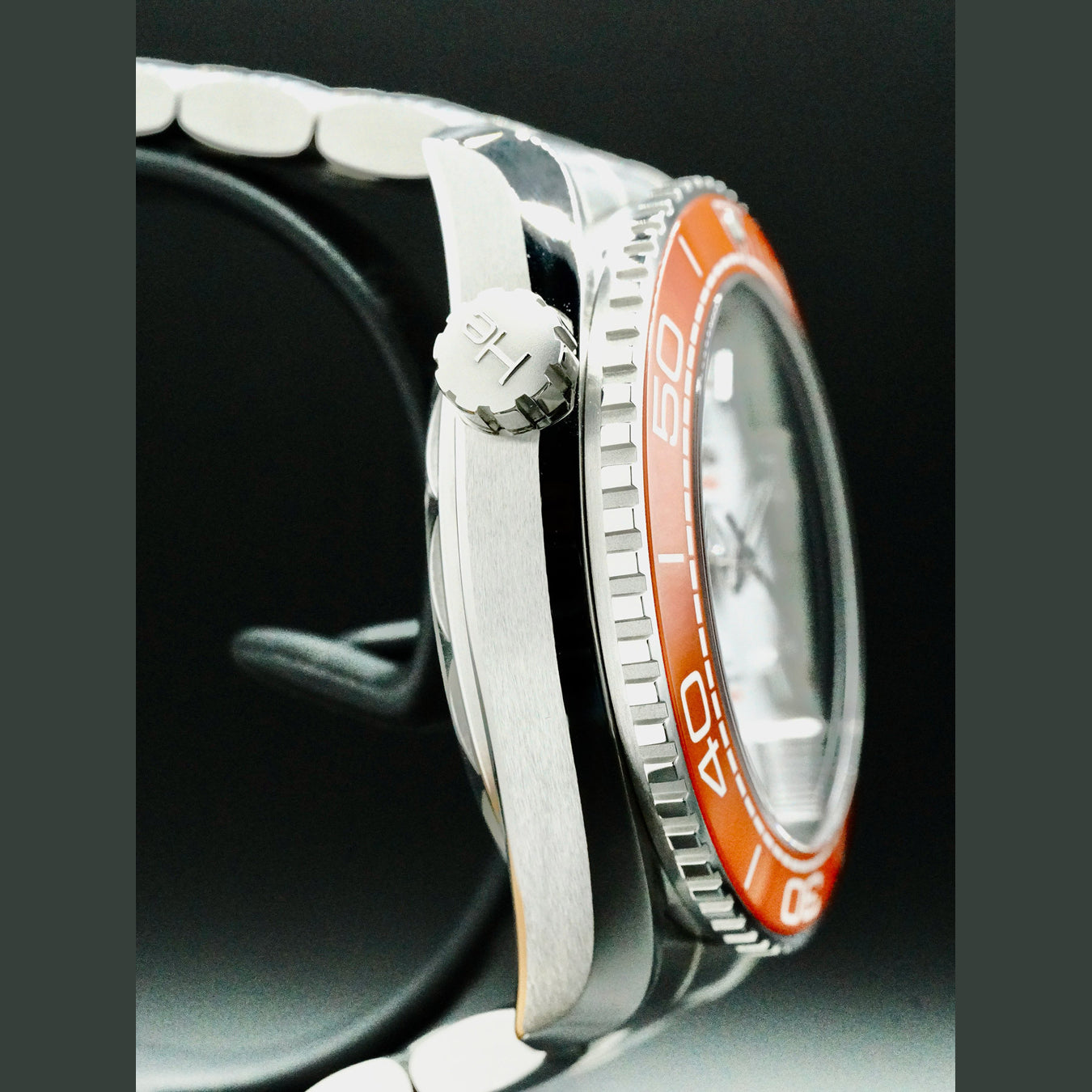 Omega 215.30.44.21.04.001 Seamaster Planet Ocean 600M Master Chronometer Orange
