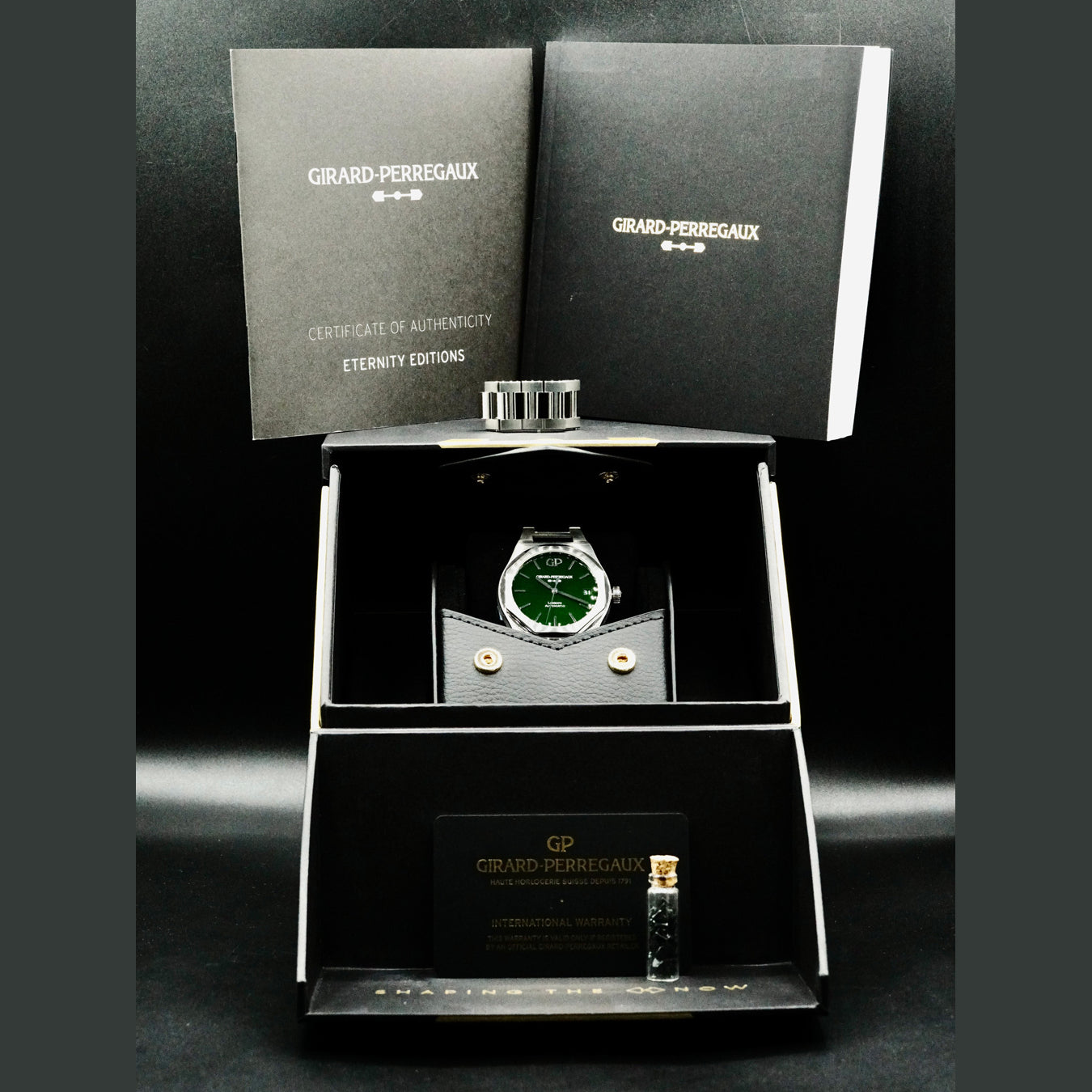 Girard Perragaux 81010-11-433-11A Laureato Eternity Edition Green Dial