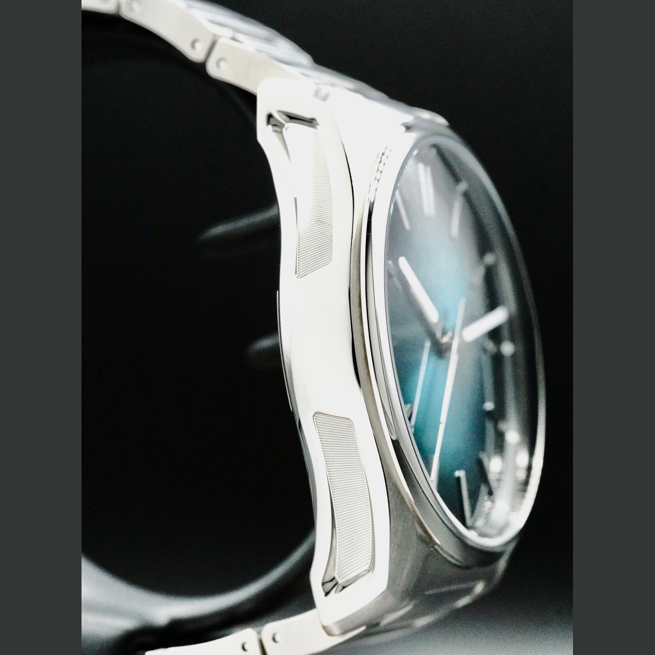 H. Moser and Cie. 3200-1214 Pioneer Centre Seconds Mega Cool