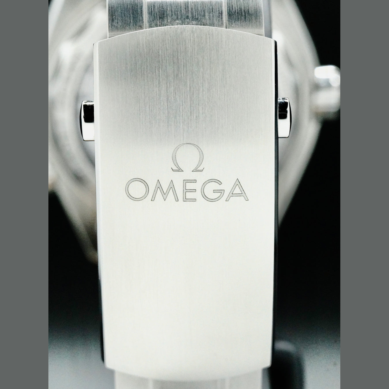 Omega 215.30.44.21.04.001 Seamaster Planet Ocean 600M Master Chronometer Orange